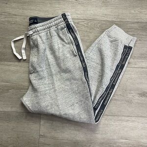 Abercrombie & Fitch Light Gray Sleeve
